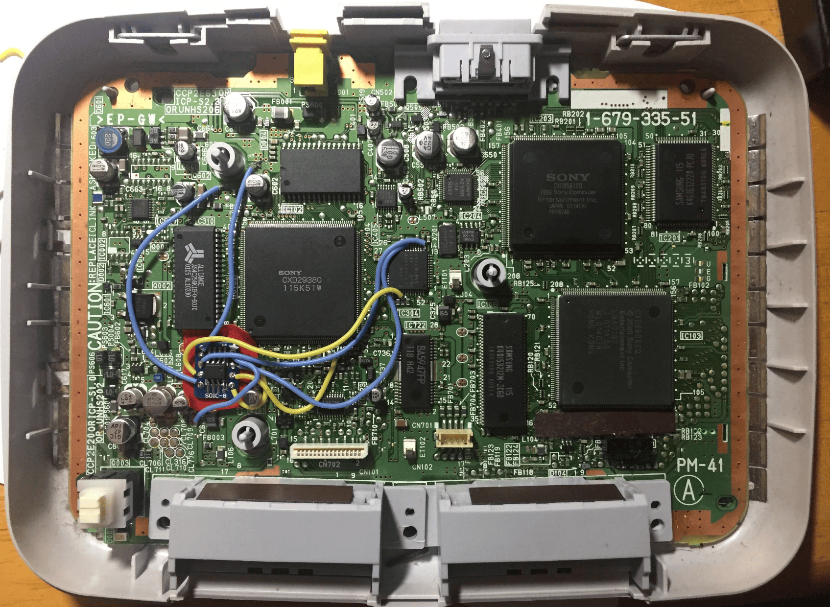 Placa de PS1 com modchip instalado